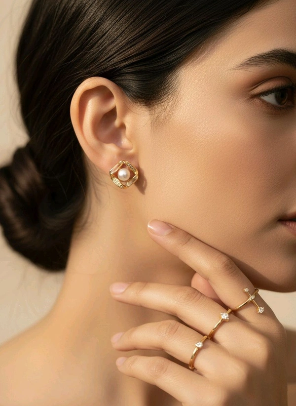 Pearl Earrings - PE141 - White, Gold, 4 MM