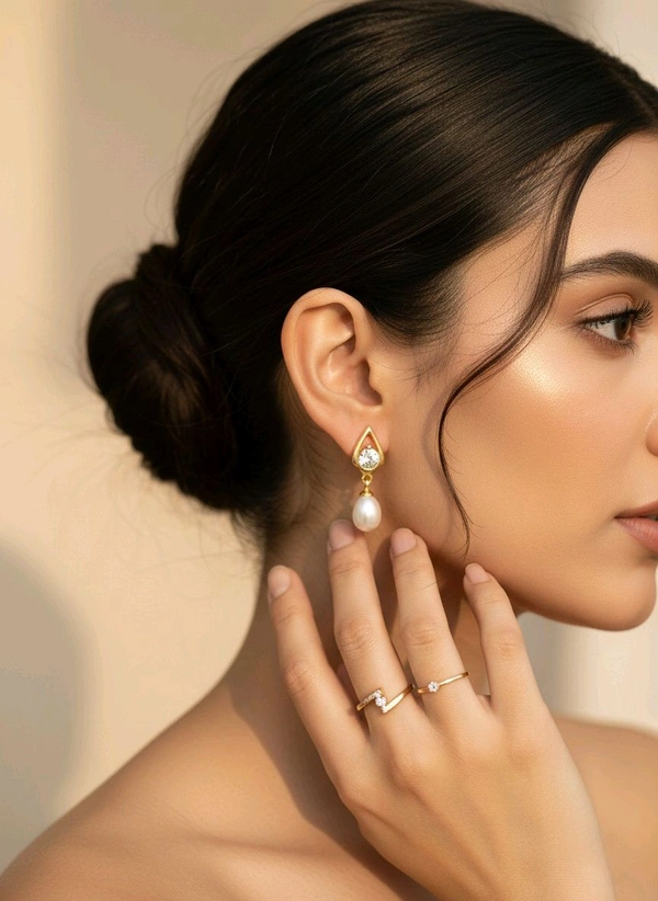 Pearl Earrings - PE164 - Gold, 4 MM, White