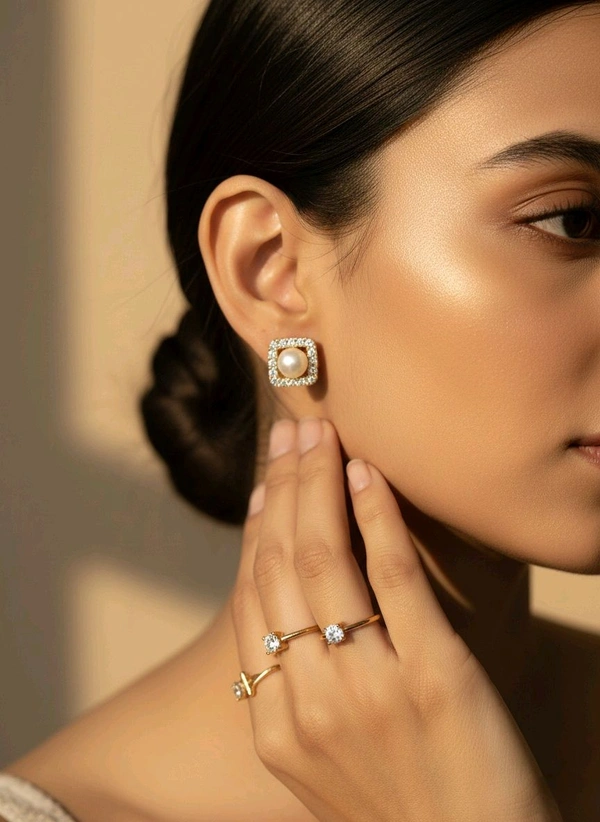 Pearl Earrings - PE173 - Gold, White, 4 MM