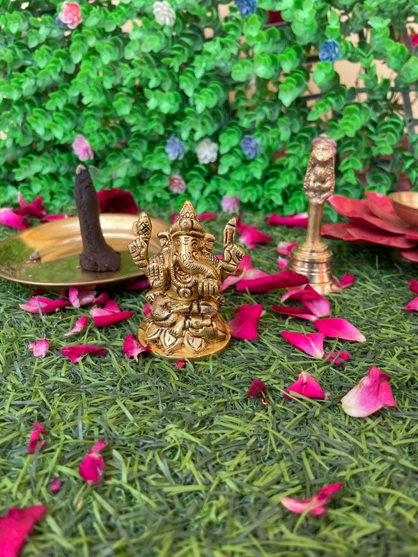 VIKRAM METAL Brass Ganesh Murti  - 2.3 inch, GOLDEN