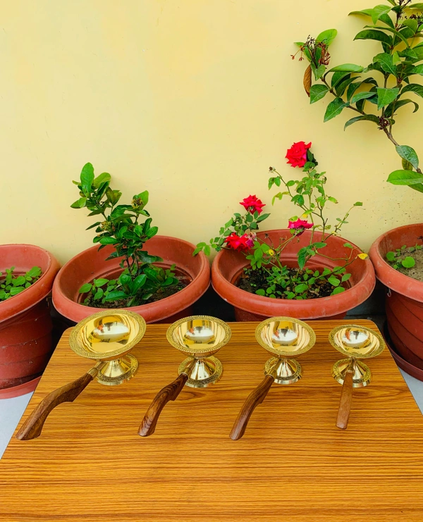 VIKRAM METAL  Brass Dhopana   - 4 X 9.2 INCH