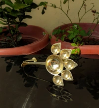 VIKRAM METAL  Brass 5 Batti Aarti  - 2 NO., GOLDEN