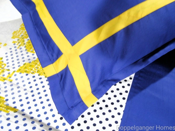 Doppelganger Homes Around the World Single Bedsheet