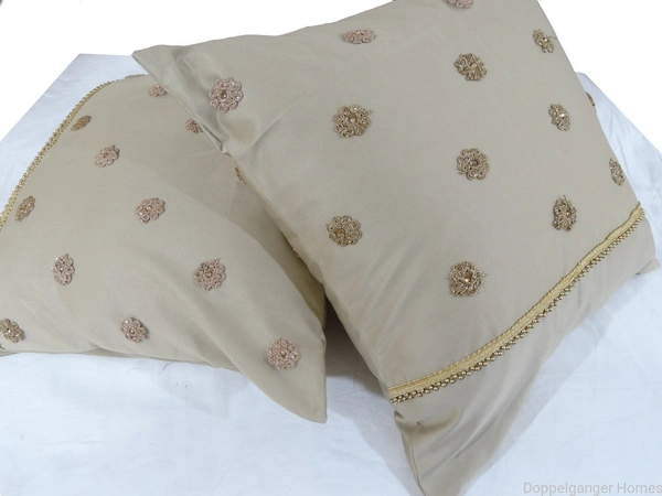 Doppelganger Homes Netted Flower Cushion Cover Set