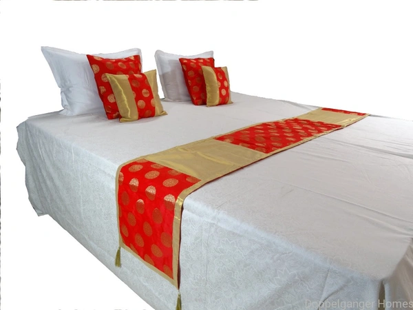 Doppelganger Homes 5 Pcs Bed Runner Set  Brocade Silk Floral Circle