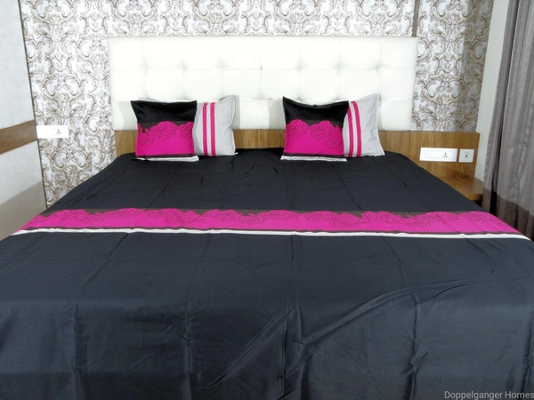 Doppelganger Homes "Valley of Pink Roses" Double Bed sheet