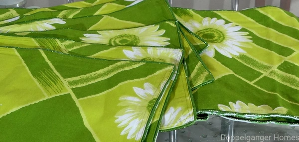 Green Gerbera Table Runner (7PCS)-4