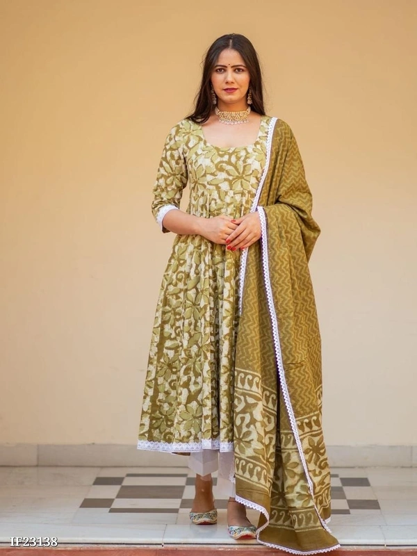 Beautiful 🥰 Outfit In Three Piece Suit - M, Soil