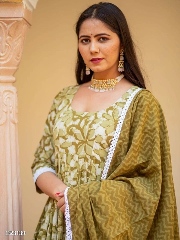 Beautiful 🥰 Outfit In Three Piece Suit - M, Soil