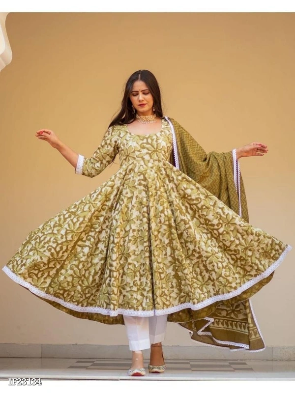 Beautiful 🥰 Outfit In Three Piece Suit - L, Soil