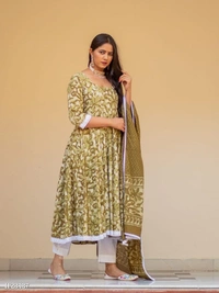 Beautiful 🥰 Outfit In Three Piece Suit - XL, Soil
