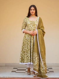 Beautiful 🥰 Outfit In Three Piece Suit - XL, Soil