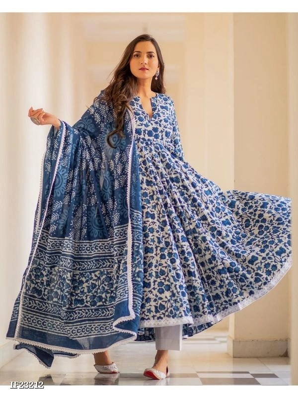 Beautiful 🥰 Outfit In Three Piece Suit - XL, Blue