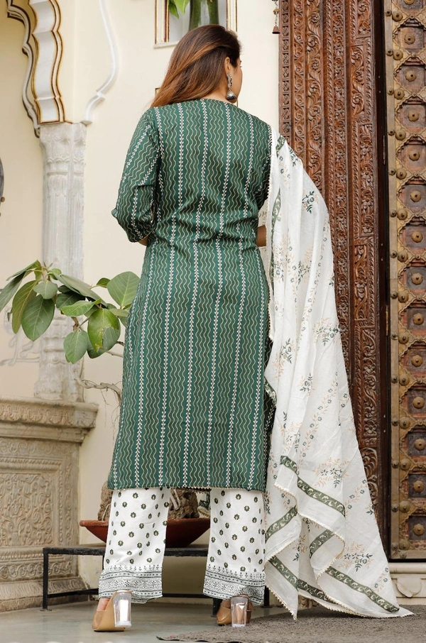 Beautiful Heavy Embroidery With Foil Mirror on Yoke Printed With Bijiyr Lace Detailing Kurti With Printed Palazzo And Printed Malmal Dupatta - L
