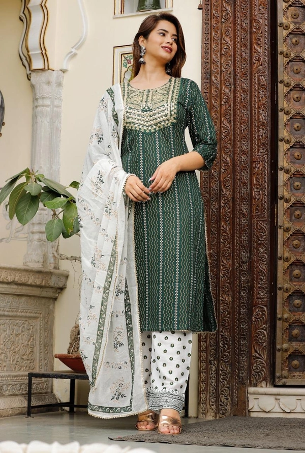 Beautiful Heavy Embroidery With Foil Mirror on Yoke Printed With Bijiyr Lace Detailing Kurti With Printed Palazzo And Printed Malmal Dupatta - XL