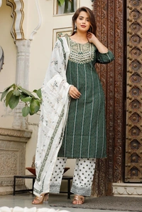 Beautiful Heavy Embroidery With Foil Mirror on Yoke Printed With Bijiyr Lace Detailing Kurti With Printed Palazzo And Printed Malmal Dupatta - XL