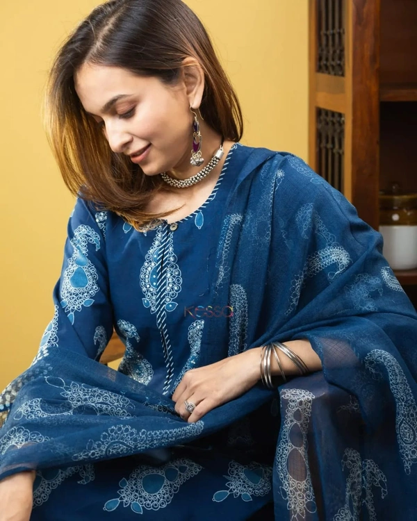 BLUE PROCEEN PRINT DESIGN KURTIES WITH PLAZZO AND DUPATTA SET - XXL