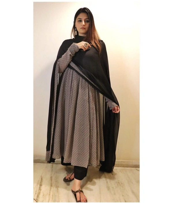 👗👗 NEW LAUNCH👗👗 BEAUTIFUL HEAVY Reyon ANARKALI KURTI WITH PANT MAL MAL DUPATTA - XL