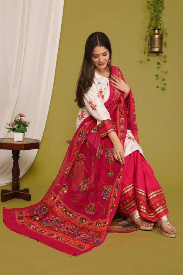 Simple look kurti Skirt with dupatta - M