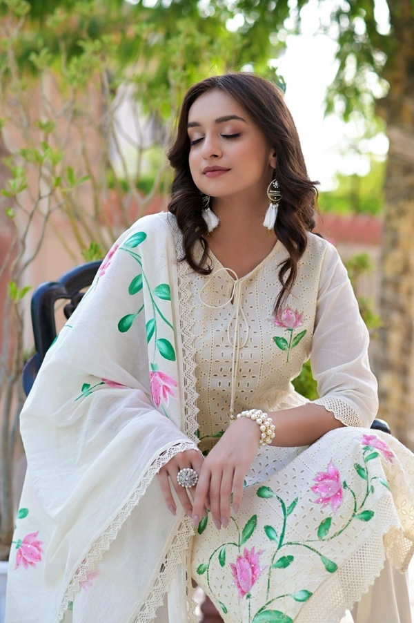 Beautiful Pure cotton cutwork Hand printed brush 🖌️ With Cotton pant and Full Printed Croatia Lace work 3 piece set * - L