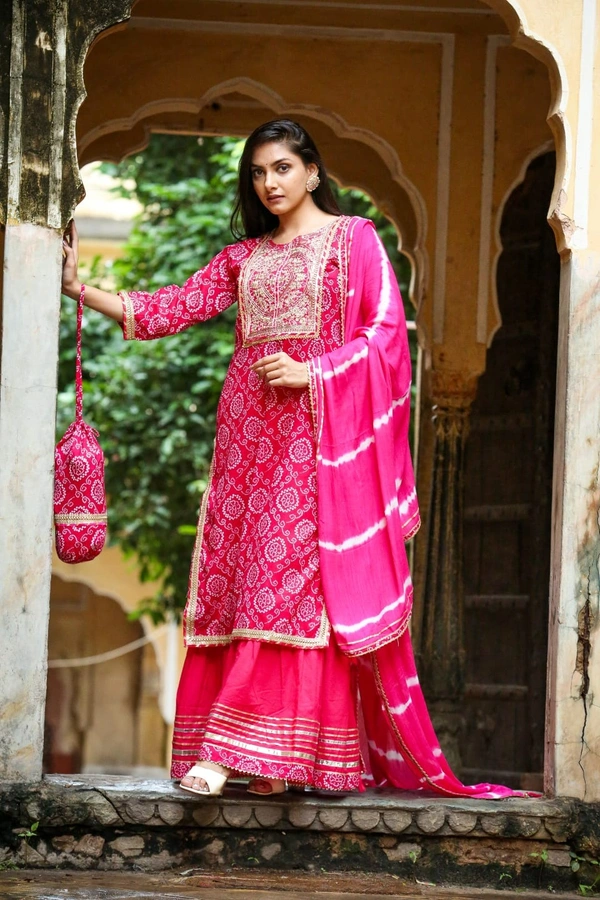 Celebrate the elegance of ethnic attire in this bandhani printed cotton kurti - M, Pink