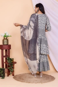 👗Front Side Cut Pattern Kurti With Sharara And Dupatta - XXL, Grey
