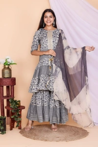 👗Front Side Cut Pattern Kurti With Sharara And Dupatta - XXL, Grey