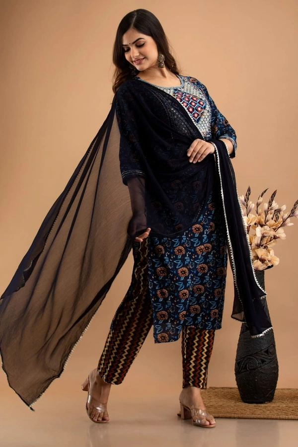 👗Patola printed heavy embroidery worked, kurti with pant and dupatta - XL