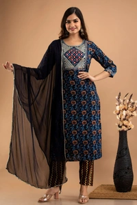 👗Patola printed heavy embroidery worked, kurti with pant and dupatta - XL
