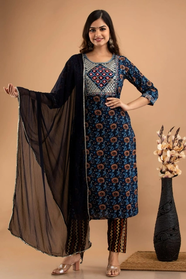 👗Patola printed heavy embroidery worked, kurti with pant and dupatta - XL