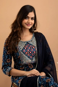 👗Patola printed heavy embroidery worked, kurti with pant and dupatta - XL