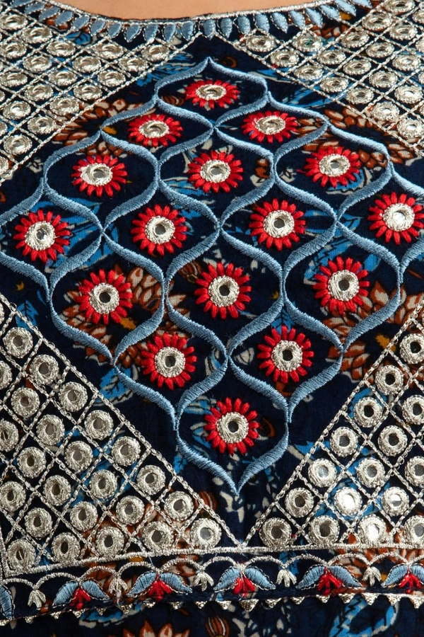 👗Patola printed heavy embroidery worked, kurti with pant and dupatta - XL