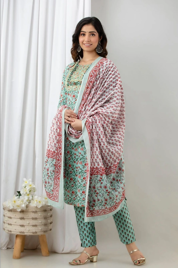 👗Cotton Kurta paired with Pant n beautiful' Duppata... - XXXL, Green