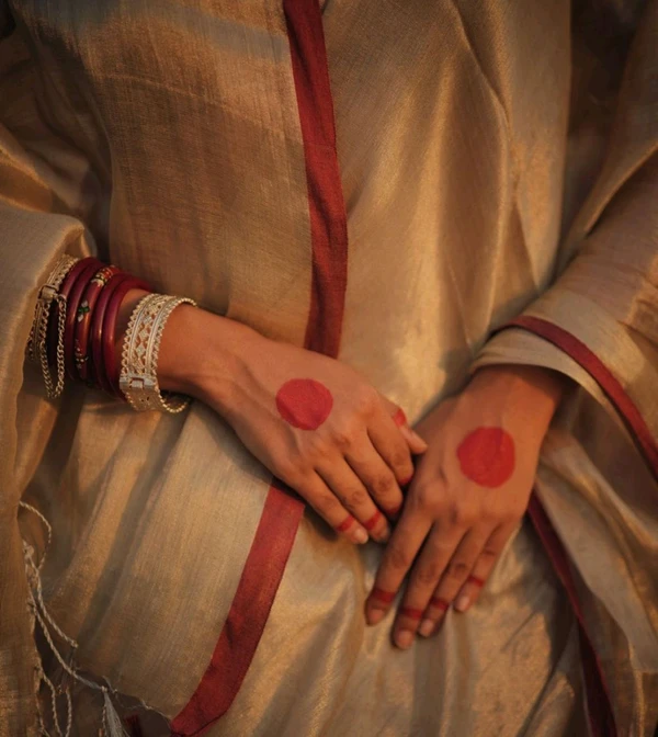 RangDhaaga Rose Gold  With Red Border Raga Tissue Saree