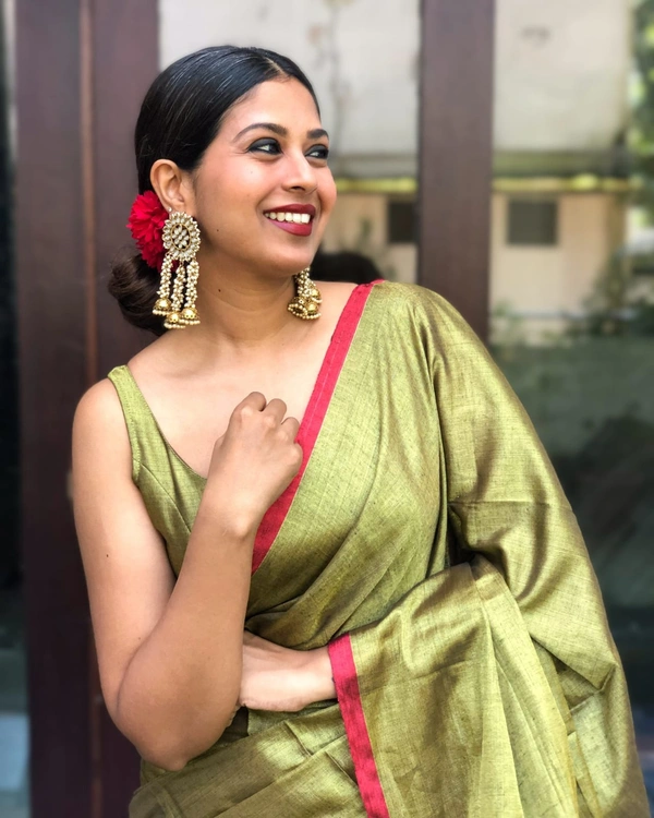 RangDhaaga Green With Red Raga Tissue Saree