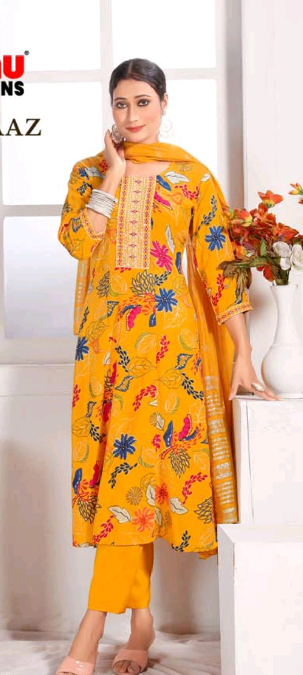 ANDAAZ STICHED SUIT 002