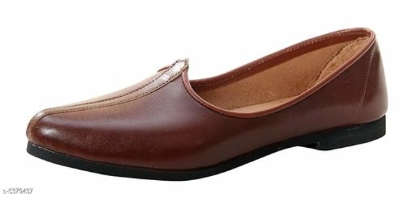 Stylish Men's Leather Brown Juttis - 6