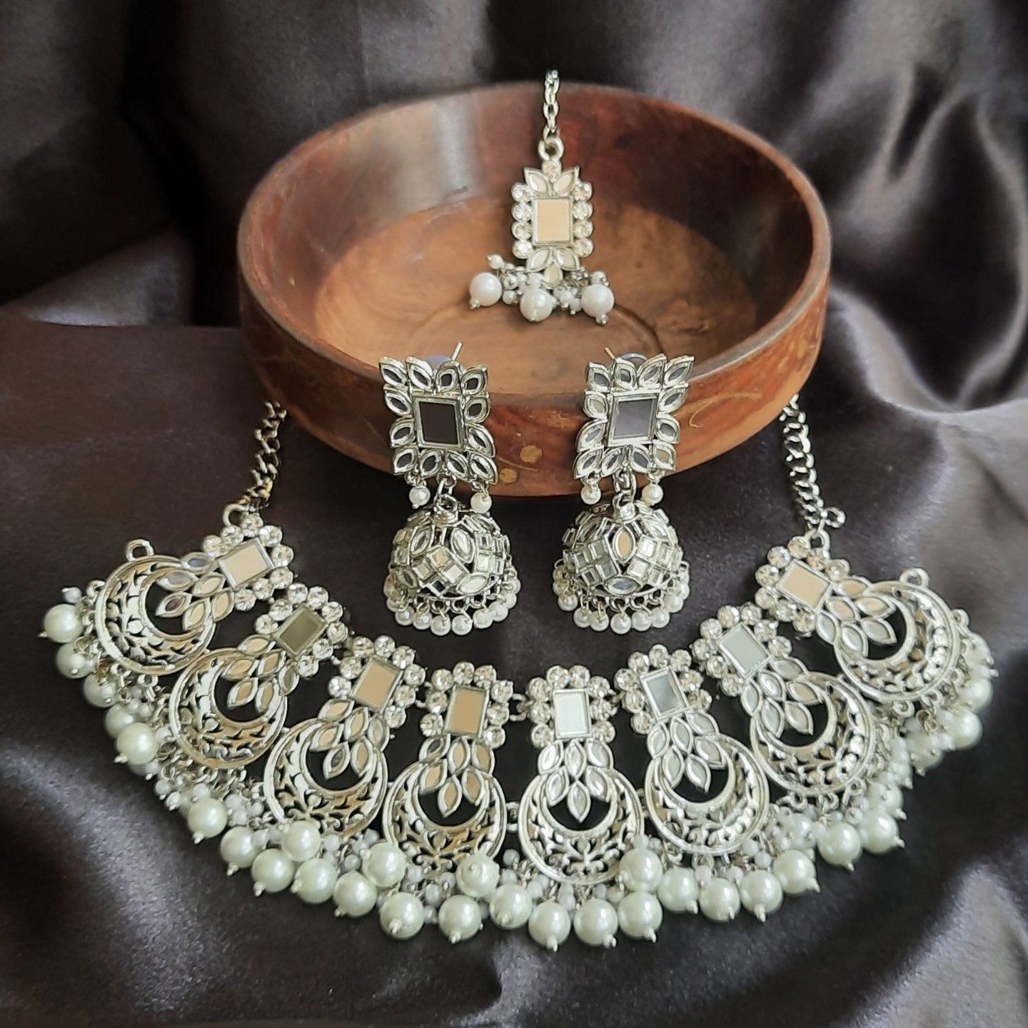 Kundan Choker set with Tikka and Earrings – Masayaa