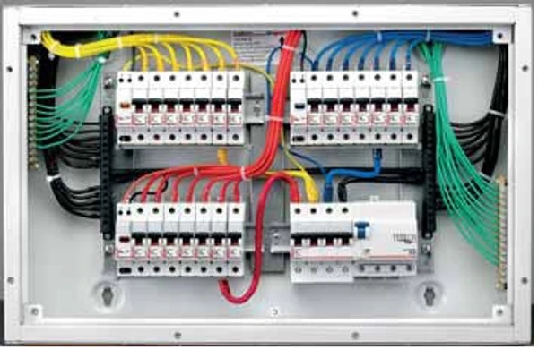 Legrand Distirbution Board TPN DD - 8 WAY TPN DB (24 + 8 Incomer)