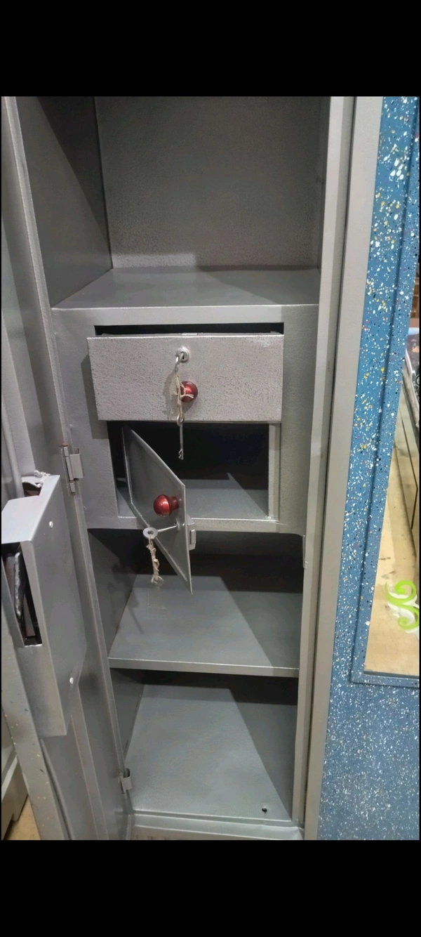 Steel Beeros - Thribble Door