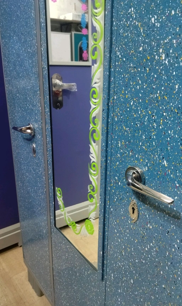Steel Beeros - Thribble Door