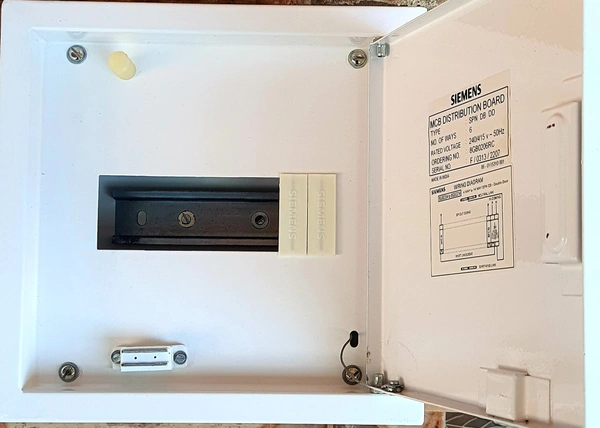 SIEMENS 6+2  8WAY  SPN DD DISTRIBUTION BOARD