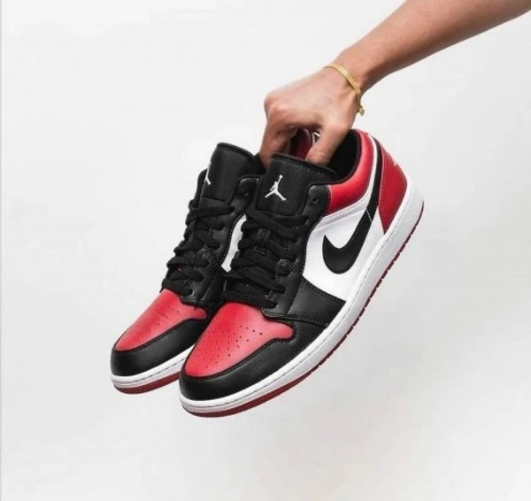 Nike Air Jordan Retro 1 Low Bred Toe
