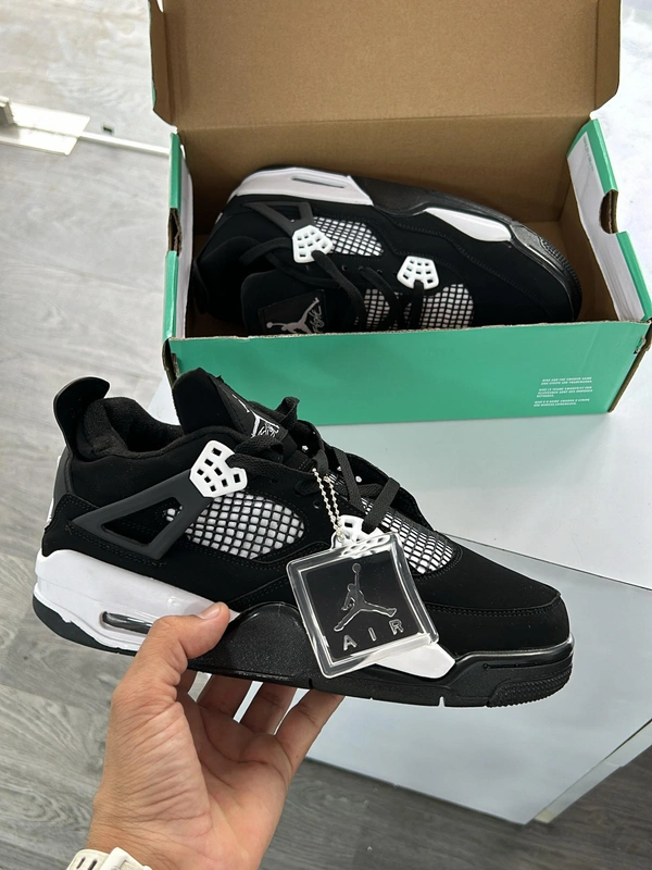 Jordan 4 retro black white (41 - 45)