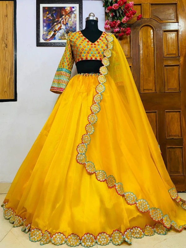 DESIGNER LAHENGA CHOLI
