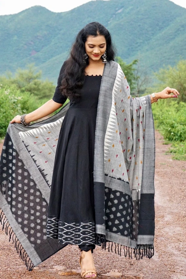 Simple Gown - black