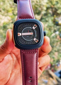 SevenFriday Stylish Watch For Men Orignal - Ripe Plum, Free Size