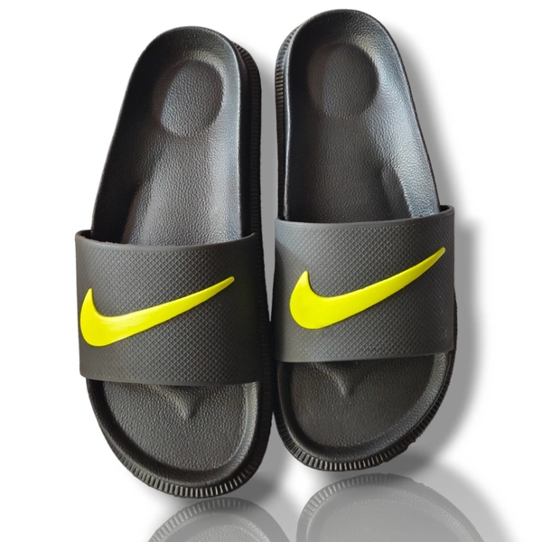 Black Nike Lightweight Slippers - Black, 7