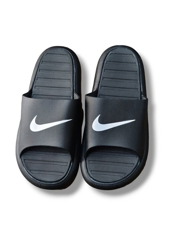 Nike hot sale supreme slippers