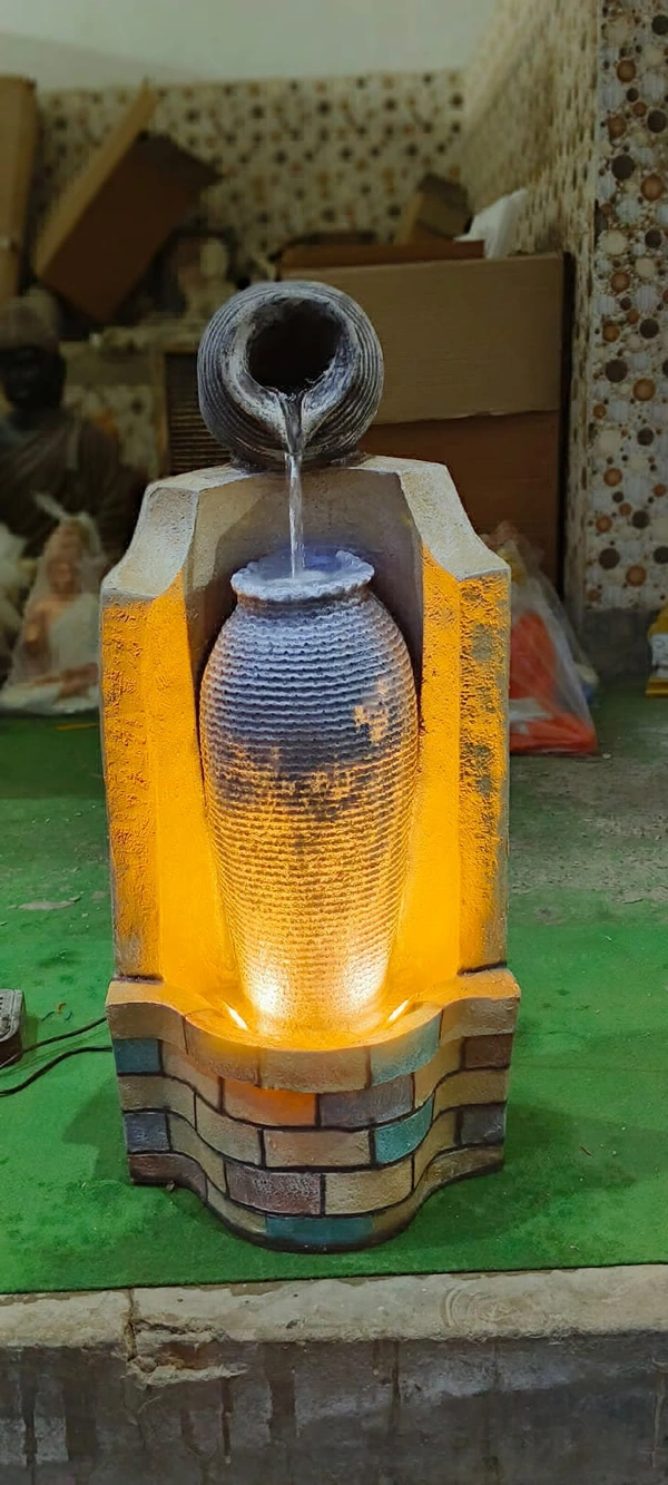 Waterfountain Makti  - Size 2 Feet